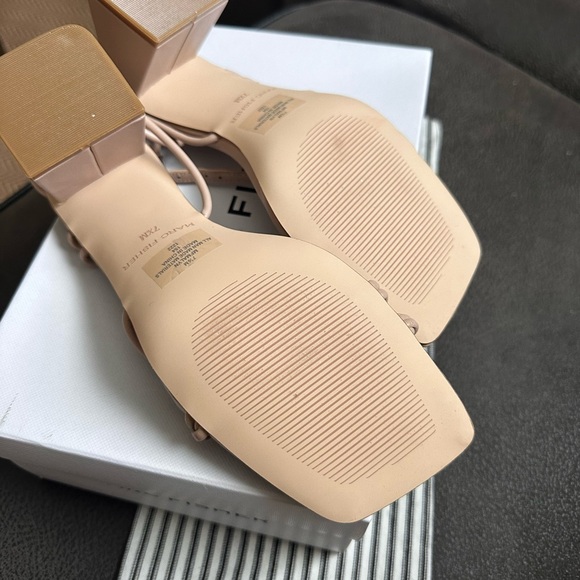 Marc Fisher size 7 1/2 heel sandals - Picture 3 of 3